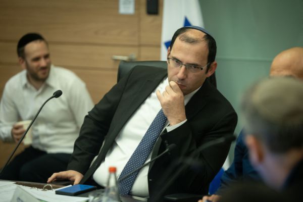 מחוץ לכנסת המחאה ניצחה, בפנים ניצח רוטמן