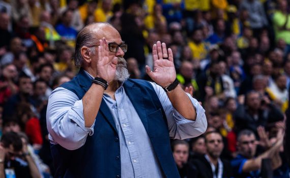 הפועל ירושלים פיטרה את המאמן שסרב להגיע לארץ