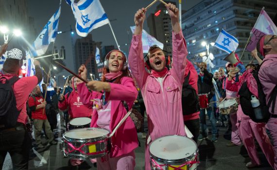 מדינה פחות דמוקרטית, היא גם פחות יהודית