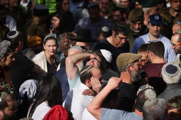 שאלתי את הסבא, 'זה האח הקטן?' הוא ענה: 'זה היחיד'