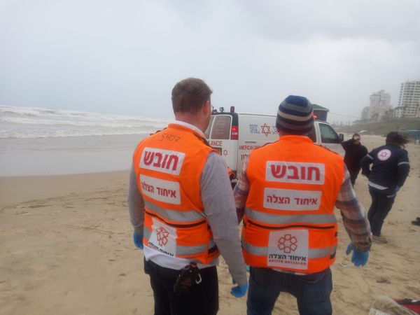 טרגדיה בחוף: גבר בן 60 טבע למוות בבת ים