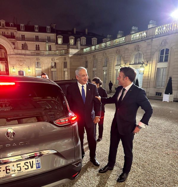 "מנותקת מהדמוקרטיה": מקרון נגד רפורמת המשפט