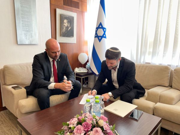 צבי סוכות בדרך: בצלאל סמוטריץ' התפטר מהכנסת