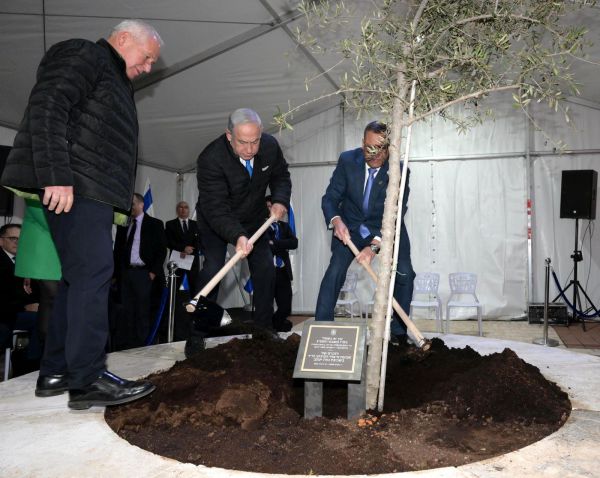 נתניהו בנטיעות בנווה יעקב: "התשובה ההולמת לטרור"