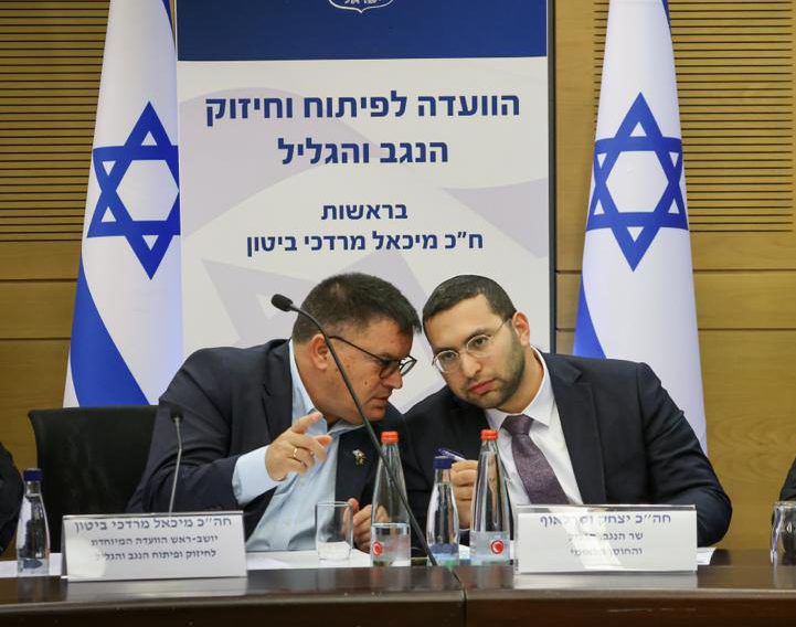 השר וסרלאוף לח״כ מיכאל ביטון: ״אחי הגדול ומנטור״