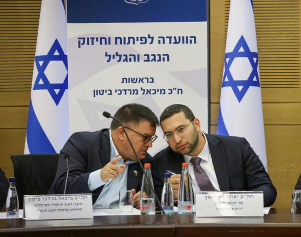 השר וסרלאוף לח״כ מיכאל ביטון: ״אחי הגדול ומנטור״