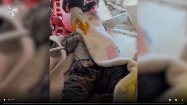 הצוותים הישראלים חילצו ילד בן שנתיים: תיעוד