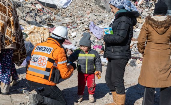 חברי המשלחת הישראלית של איחוד הצלה בדרך לארץ