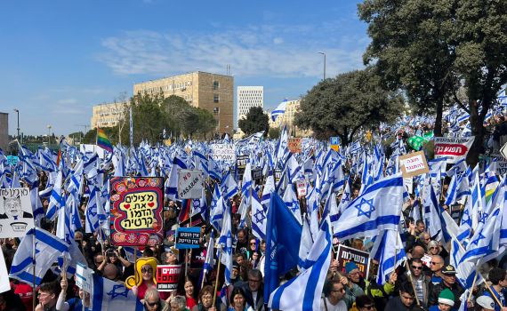 השביתה החלה: עשרות אלפי מפגינים ברחבי הארץ