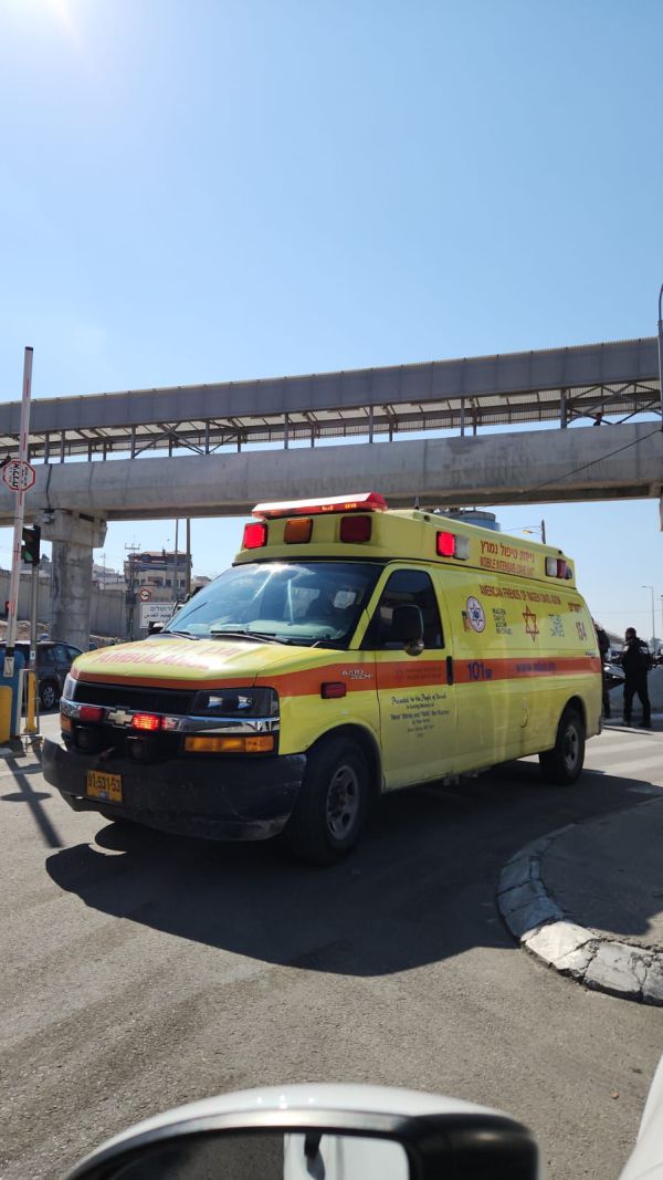 ההסלמה בירושלים: גבר נפצע מיידוי אבנים בקלנדיה