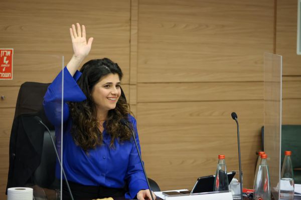 צפו: הח"כית הקריאה נאום שנכתב ע"י בינה מלאכותית