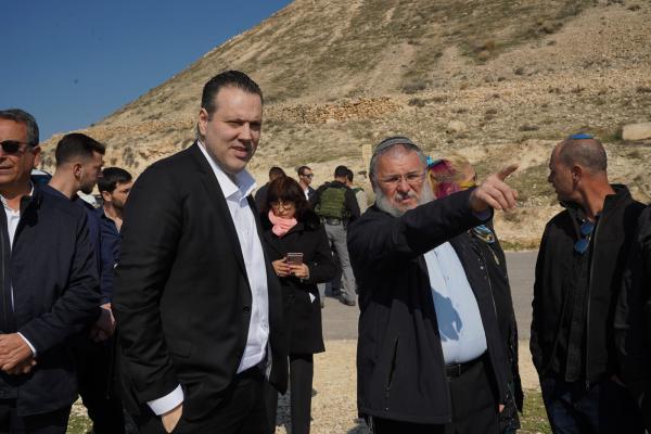 השר ביקר בתקוע: "מחויב לתמוך באמנות בכל מקום"