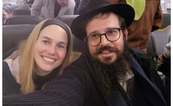 הזוג שעומד מאחורי החילוץ של אלפים מאוקראינה המופגזת