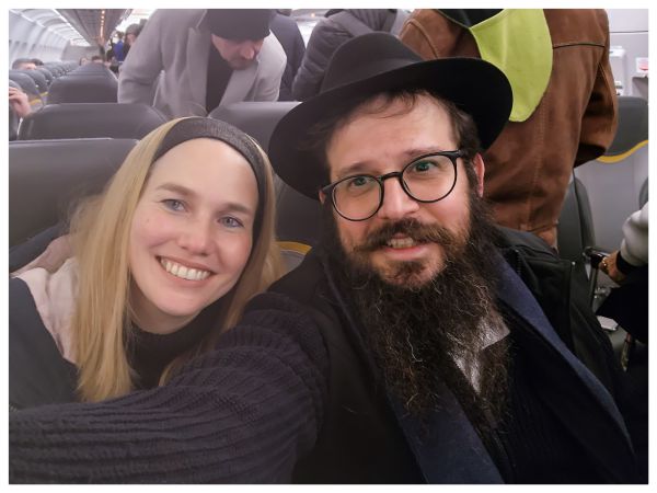 הזוג שעומד מאחורי החילוץ של אלפים מאוקראינה המופגזת