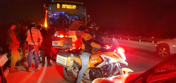 טרור האבנים: נהג אוטובוס נפצע סמוך לגבעת אסף