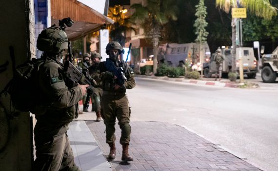 שלוש מחרטות לייצור נשק אותרו; 11 מבוקשים נעצרו