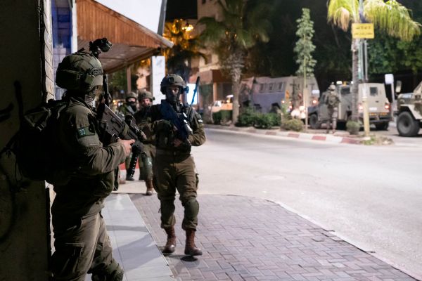 שלוש מחרטות לייצור נשק אותרו; 11 מבוקשים נעצרו