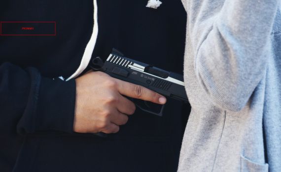 עבריינים חטפו צעיר וירו בו בגלל חשד שגנב להם אקדח