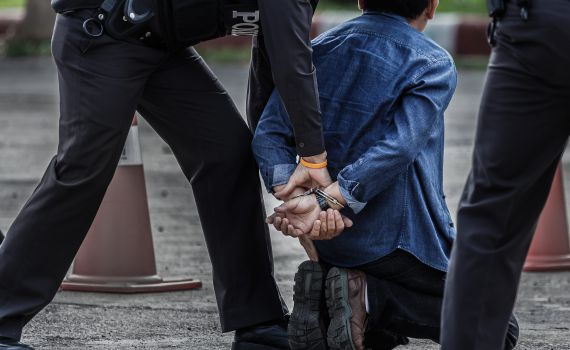 שוטרים תפסו גנב תכשיטים שנמלט באוטובוס | תיעוד