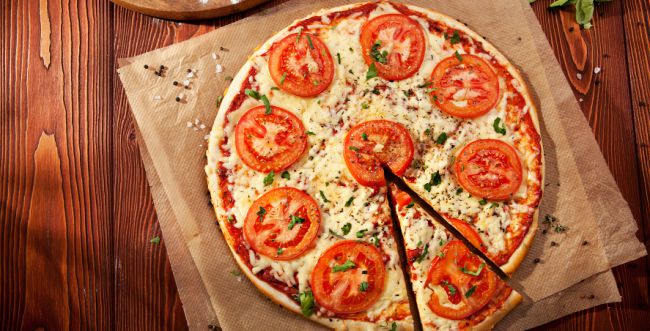 יום הפיצה הבינלאומי: ככה תכינו פיצה ברבע שעה