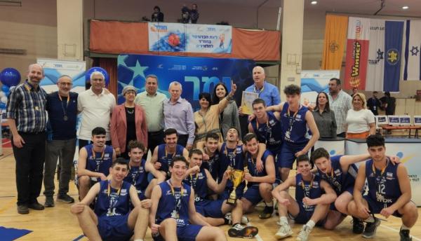 אחרי משחק מותח: זו אלופת הישיבות בכדורסל