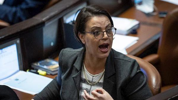 קרב צעקות בין השרות: "תקפצי לי יא מטומטמת"