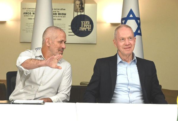 עסקים כרגיל: גלנט בהרמת כוסית עם ראש השב"כ