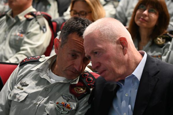 למרות הביקורת: גלנט לא מתכוון להחליף את הרמטכ"ל