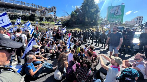 הרב יגאל קמינצקי, אתה גוזר את עם ישראל לשניים!