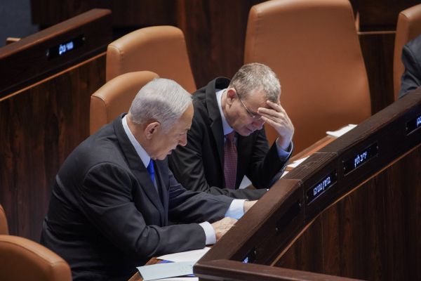 השיחות בבית הנשיא נעצרו; דריכות לקראת יום רביעי