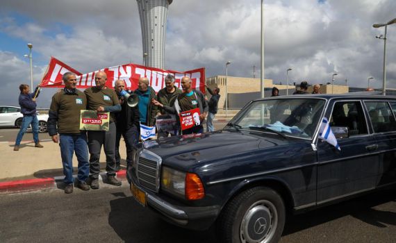 "יוני היה מתבייש": לוחמי סיירת מטכ"ל נגד נתניהו
