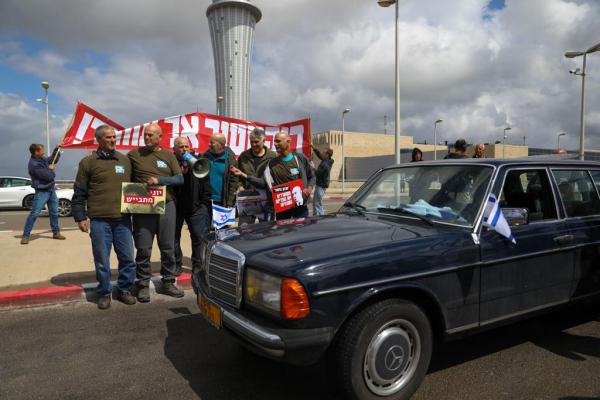 "יוני היה מתבייש": לוחמי סיירת מטכ"ל נגד נתניהו