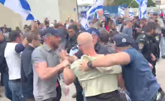 המשטרה הפסיקה להכיל: צפו במעצר מפגינים בת"א