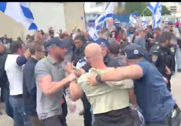 המשטרה הפסיקה להכיל: צפו במעצר מפגינים בת"א