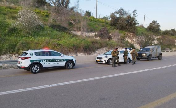 בזכות סימני ירי על השמשה: החשודים נעצרו לאחר מרדף