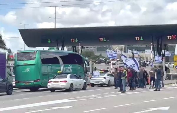 לקראת טיסת נתניהו: עומסי תנועה כבדים בנתב"ג