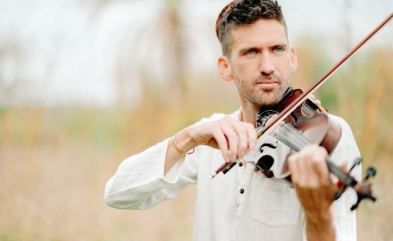 רחוק מאנה זק | שיר אהבה שמזמן לא שמענו כמוהו