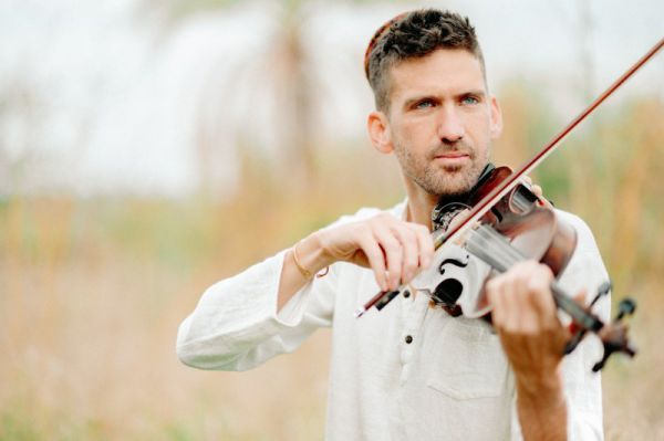 רחוק מאנה זק | שיר אהבה שמזמן לא שמענו כמוהו