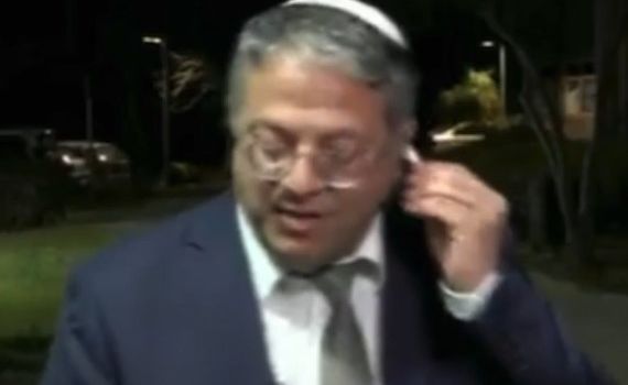 צפו: איתמר בן גביר התעצבן ונטש באמצע ראיון