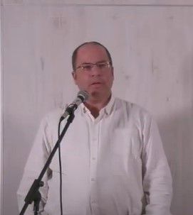 זה ענק: הרב אמנון בזק נותן בראש. צפו