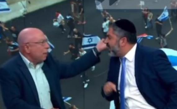 כמעט מכות באולפן: פח זבל; לך קיבינימט. צפו