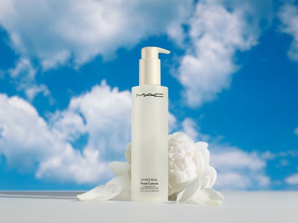 מותג האיפור הבינלאומי בליין חדש של מוצרי טיפוח