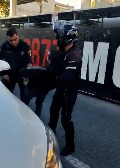 ערבי נעצר בנתניה כשברשותו סכין | תיעוד