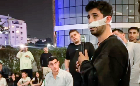 מרגש: תפילה לרפואת פצועי הפיגוע בת"א. צפו: