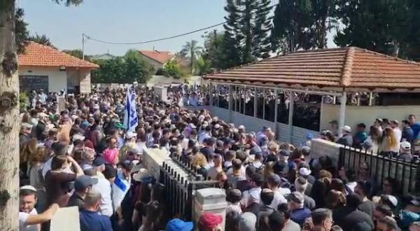 אלפים ליוו את אילן גנלס בדרכו האחרונה