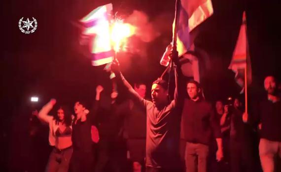 צפו: פריצת המחסומים, וההתפרעות בנתיבי איילון