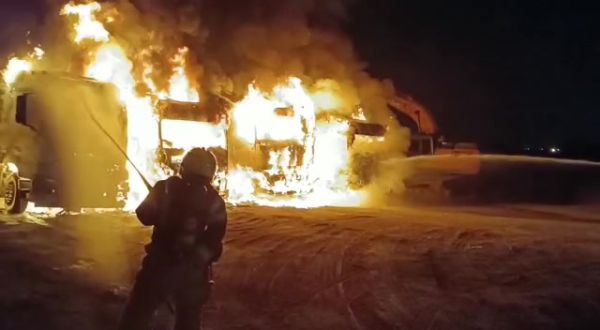 שריפה בבניין בבאר יעקב: 13 פצועים, אחד במצב קשה