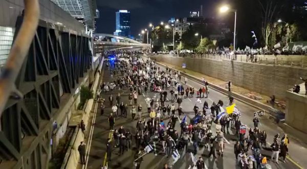 לאחר כשעתיים ובעידוד המארגנים: איילון נפתח לתנועה