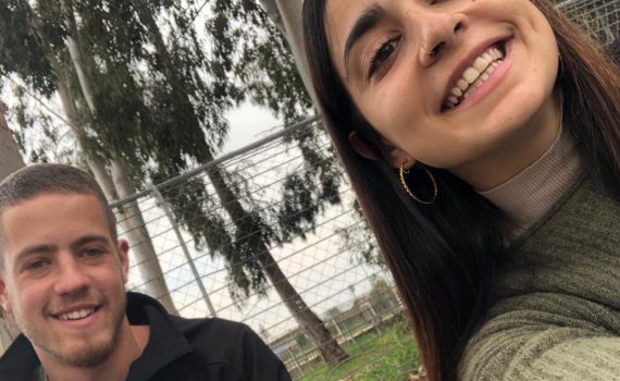 חברתו של יגל לסרוגים: "להאיר את האור בכל מקום"