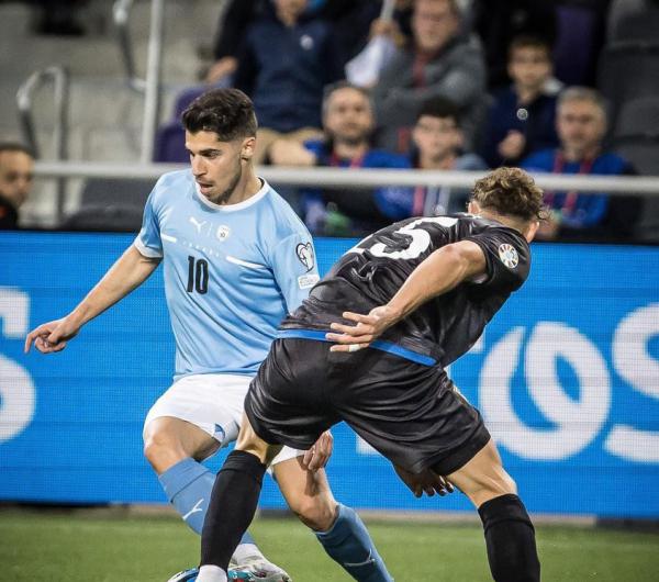 מנור סולמון בישל, לידס הביסה 0:6 ויכולה לעלות היום ליגה